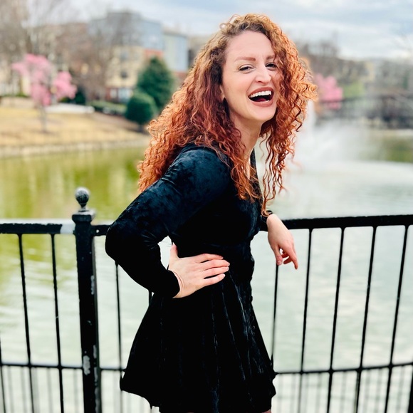 Meet your Posher, Hillary - Picture 4 of 15